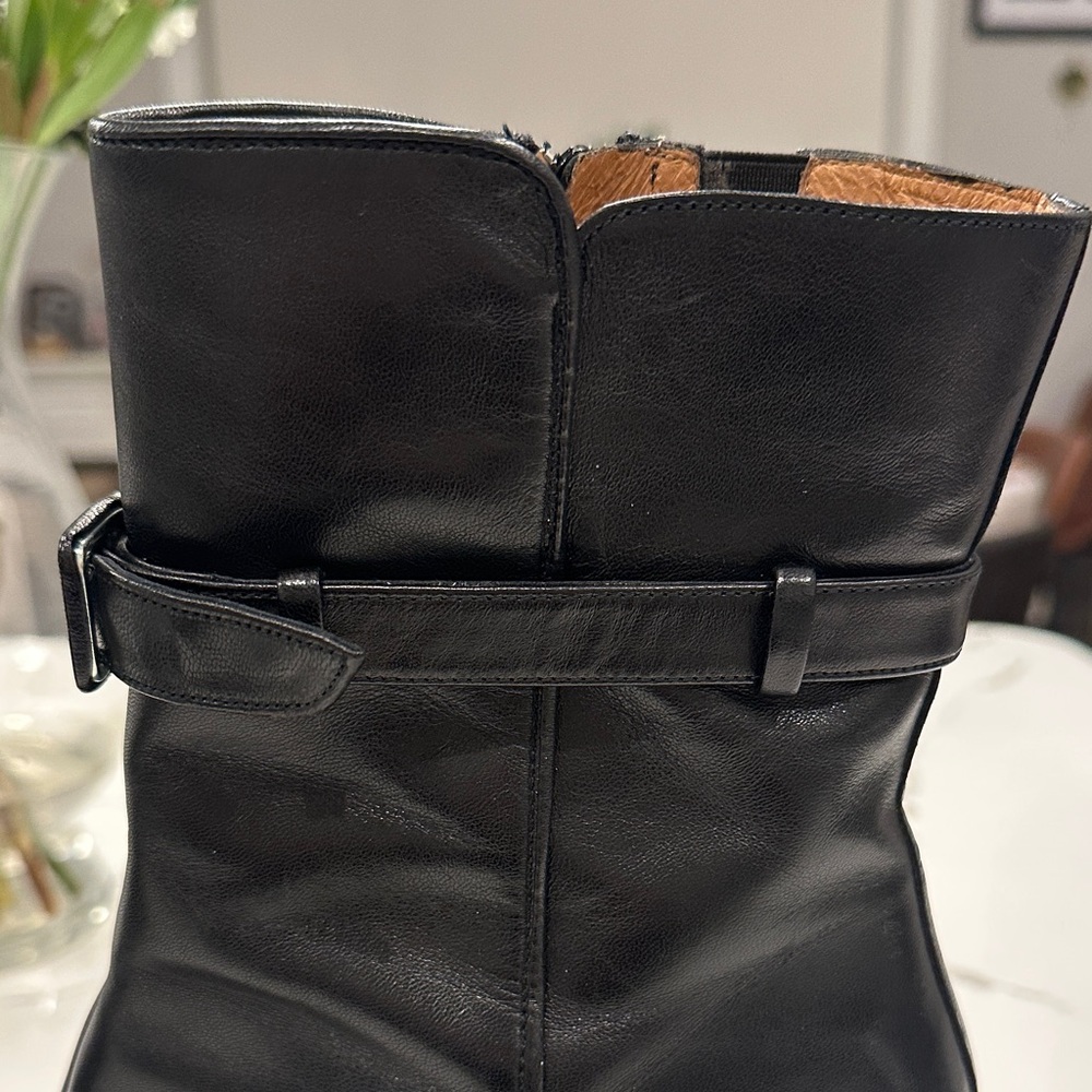 Donald J. Pliner Black Leather Pointed-Toe Mid-Heel Ankle Boots - Picture 4 of 12